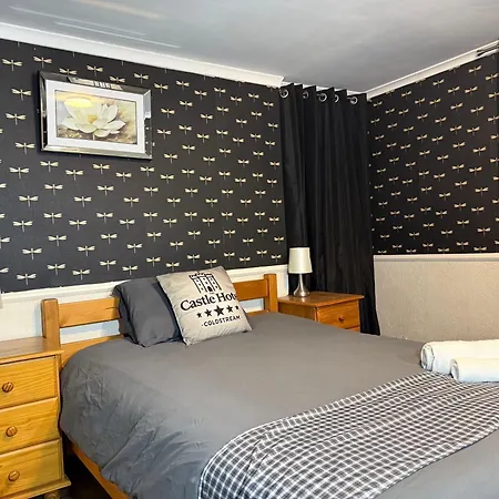 Self Check In Room Accommodation Only The Castle, Coldstream Exterior photo