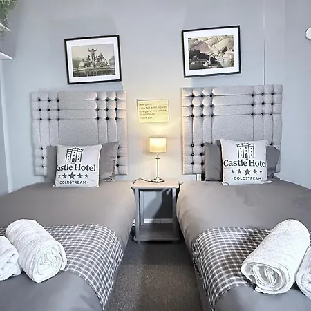 Self Check In Room Accommodation Only The Castle, Coldstream Exterior photo