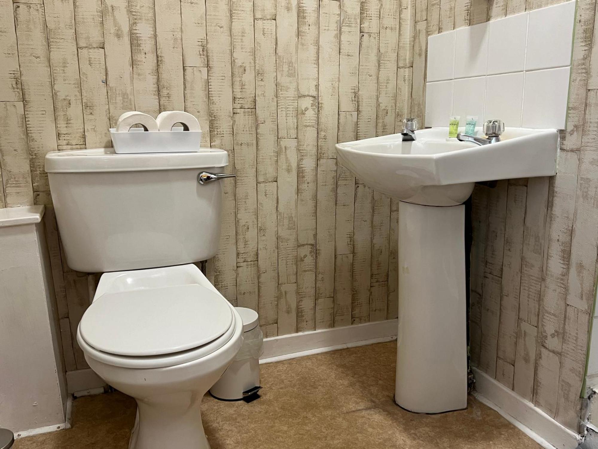 Bed & Breakfast Modern With Self Check-in The Castle,