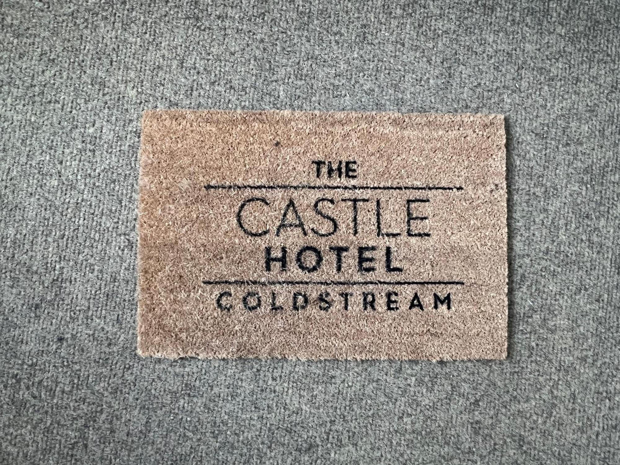 Modern With Self Check-in The Castle, Bed & Breakfast 2*