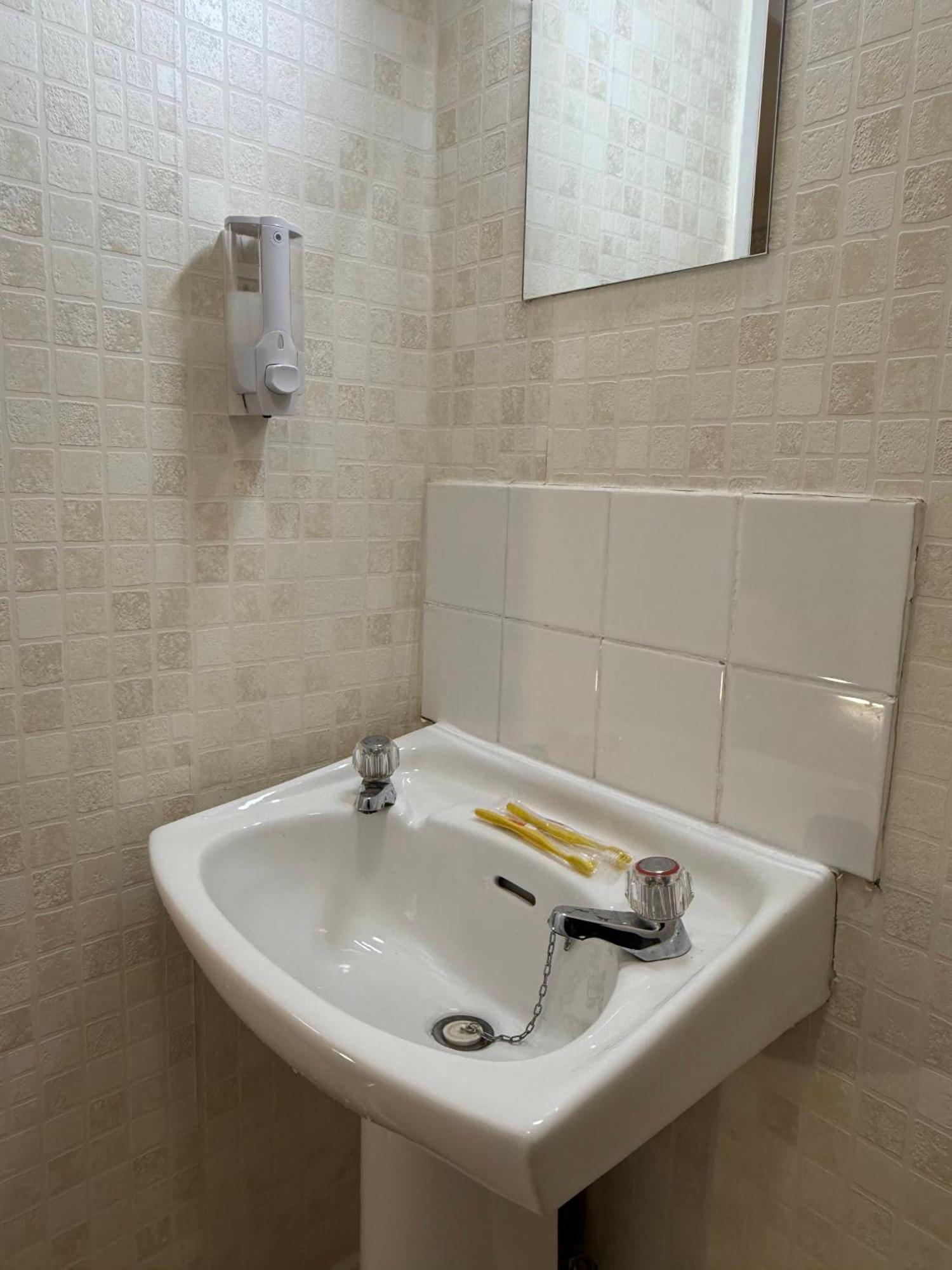 Modern With Self Check-in The Castle, 2* Coldstream