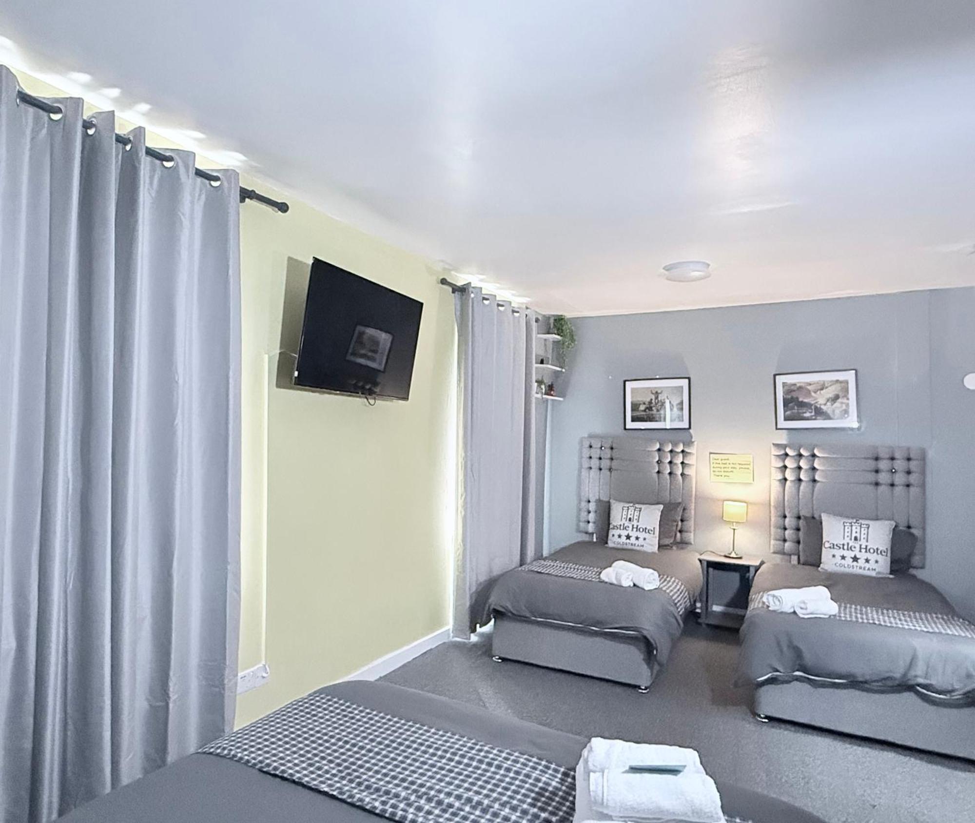 Modern With Self Check-in The Castle, Bed & Breakfast Coldstream
