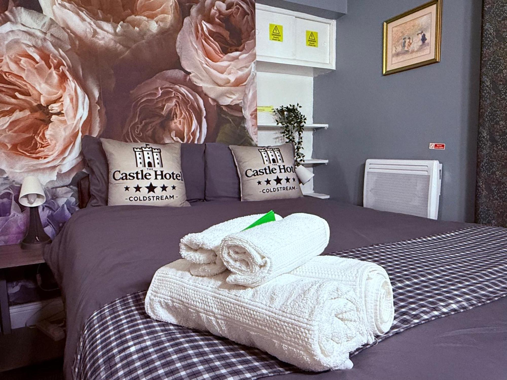 Self Check In Only The Castle, Bed & Breakfast 2*
